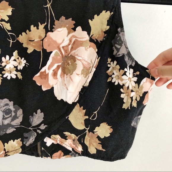 SOLD / A&F Floral Crop Top - Picture 4 of 6